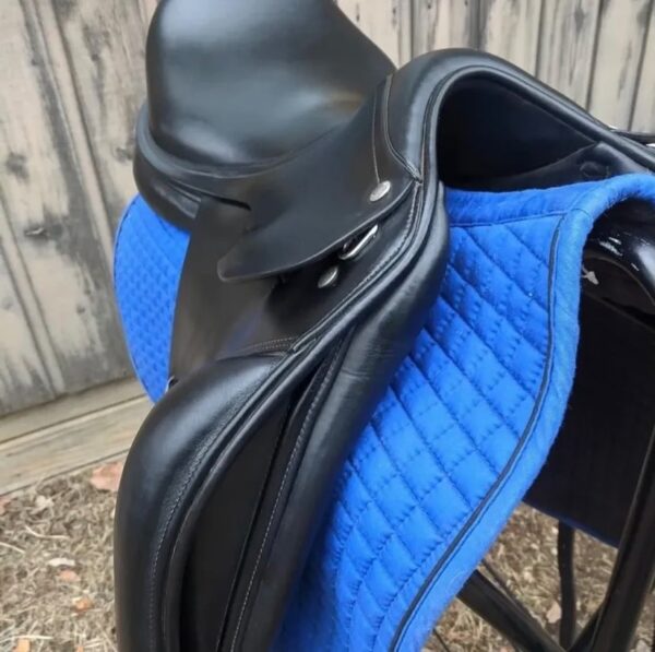 SnapInsta.to_655084524_17982733055993349_5564525649826601634_n Amerigo Classic 17.5-inch dressage saddle