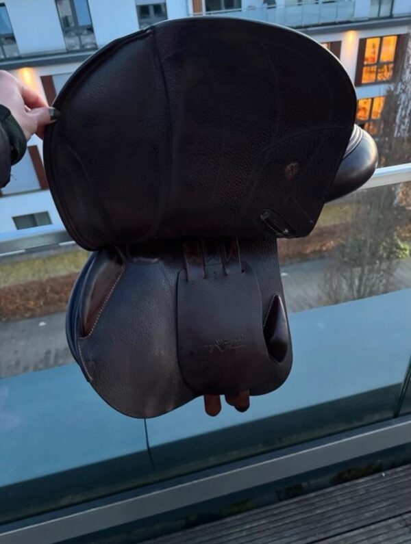 SnapInsta.to_655250285_17982732125993349_1561624701519952416_n Selleria Equipe Allegra jumping saddle