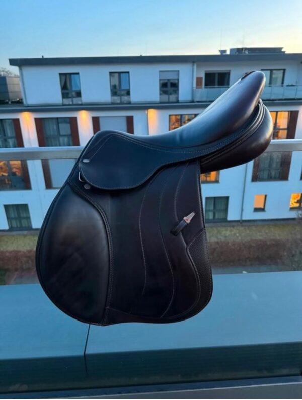 SnapInsta.to_656012781_17982732098993349_1948514136654157304_n Selleria Equipe Allegra jumping saddle