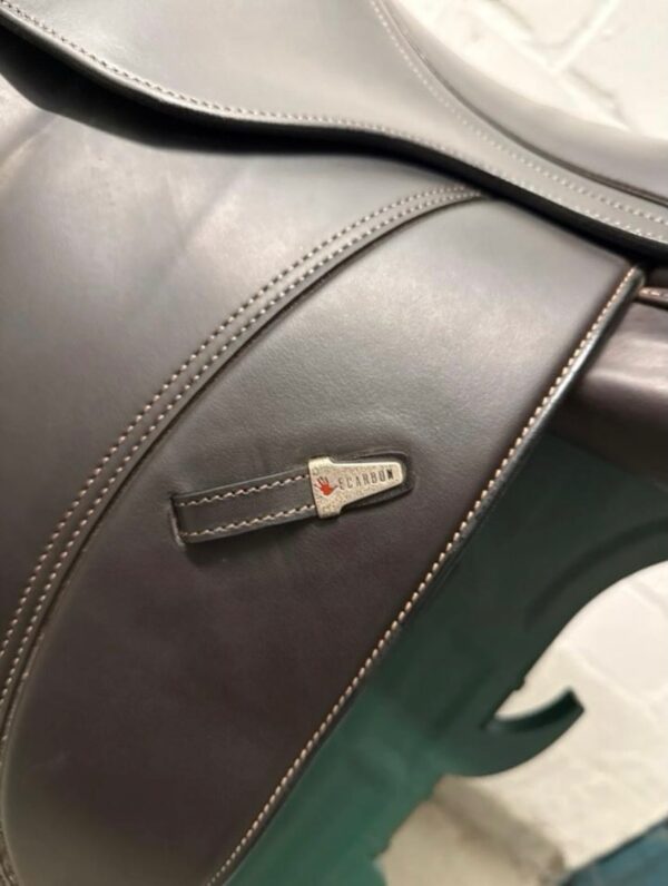 SnapInsta.to_657153172_17982732575993349_4323750168842477444_n Selleria Equipe EK Evo Grip 17.5-inch Jumping Saddle