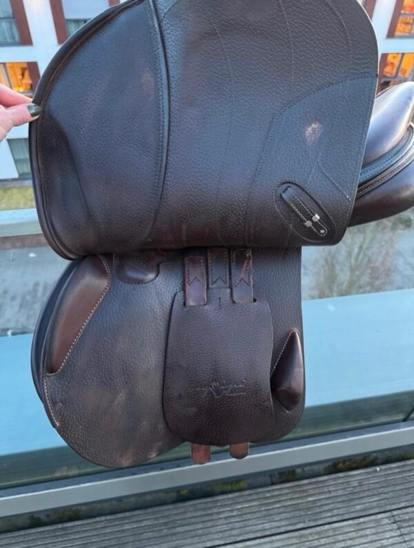 SnapInsta.to_657761373_17982732146993349_1486820418119746823_n Selleria Equipe Allegra jumping saddle