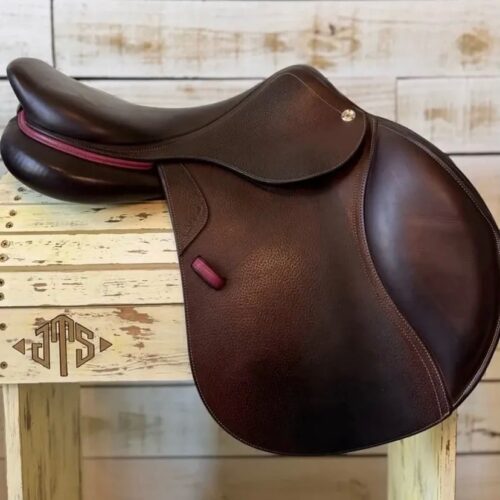 SnapInsta.to_658134491_17982732860993349_7620674879090316193_n 2021 CWD SE03 saddle