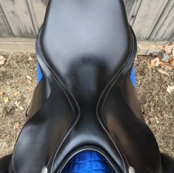 SnapInsta.to_658897222_17982733085993349_4559472497739844604_n Amerigo Classic 17.5-inch dressage saddle