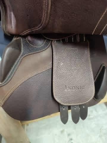 Ikonic Evolution Jumping Saddle – JEV04 (2025) – 16.5
