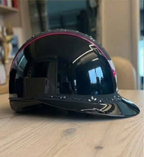 Samshield Riding Helmet – Black Strass & Fuchsia Trim