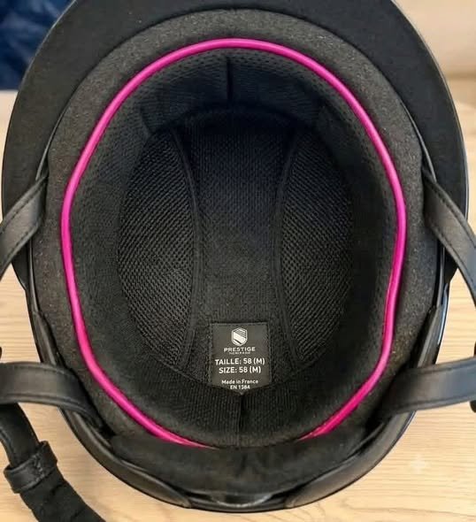 Samshield Riding Helmet – Black Strass & Fuchsia Trim